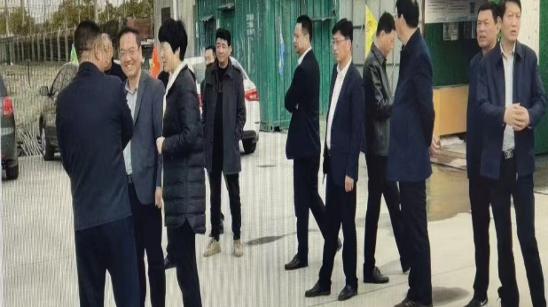 姜堰區區委書記孫靚靚來<i style='color:red'>力源重工</i>新工廠調研 姜堰區區委書記孫靚靚來<i style='color:red'>力源重工</i>新工廠調研